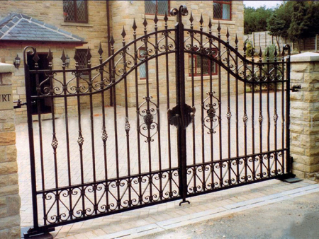 鐵(tiě)藝大(dà)門(mén)