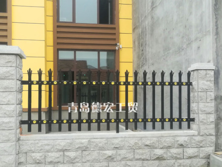 鋅鋼陽台護欄_陽台護欄_青島鋅鋼護欄廠(chǎng)家(jiā)